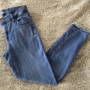 Mid-Rise Raw-Edge Rockstar Jeans